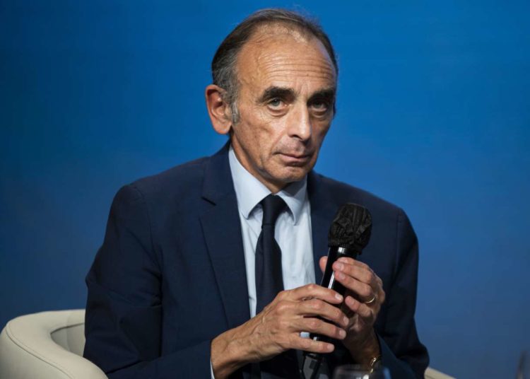 Alexis Sciard / IP3; Versailles, France, October 19, 2021 -French far right media pundit Eric Zemmour talks during a meeting to promote his latest book La France n a pas dit son dernier mot (France has not yet said its last word) in Versailles, west of Paris. Provocative anti immigration commentator Eric Zemmour is drawing national attention in France as he floats a possible presidential bid that could shake up the campaign for the April election. (MaxPPP TagID: maxnewsfrfour826096.jpg) [Photo via MaxPPP]